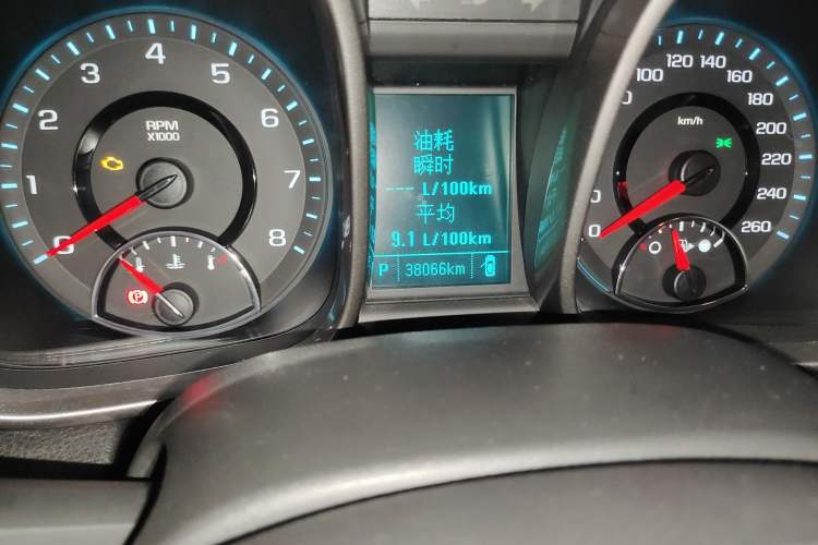 Used Chevrolet Malibu 2014 2.0L Automatic Luxury Edition Odometer Close Up
