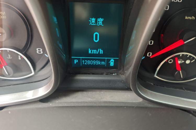 Used Chevrolet Malibu 2014 2.0L Automatic Luxury Edition Odometer Close Up