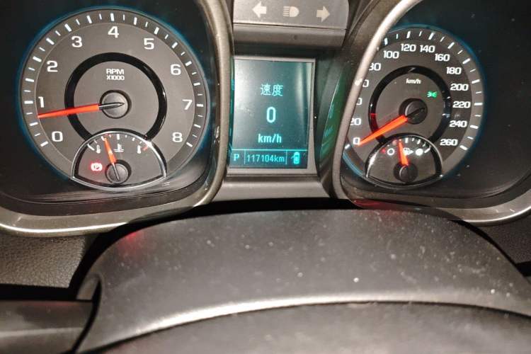 Used Chevrolet Malibu 2014 1.6T Automatic Comfort Edition Odometer Close Up