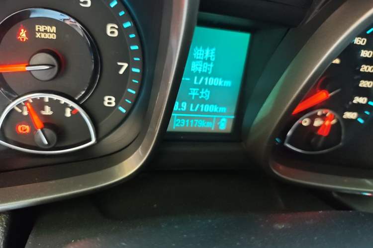 Used Chevrolet Malibu 2014 1.6T Automatic Comfort Edition Odometer Close Up