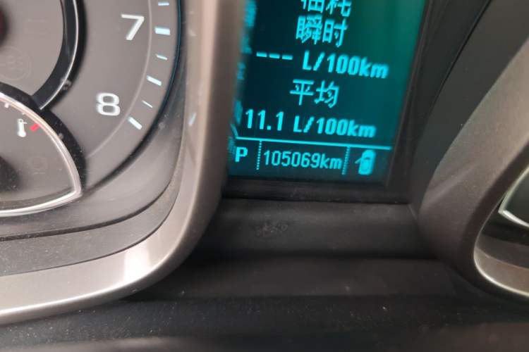 Used Chevrolet Malibu 2014 2.0L Automatic Luxury Edition Odometer Close Up