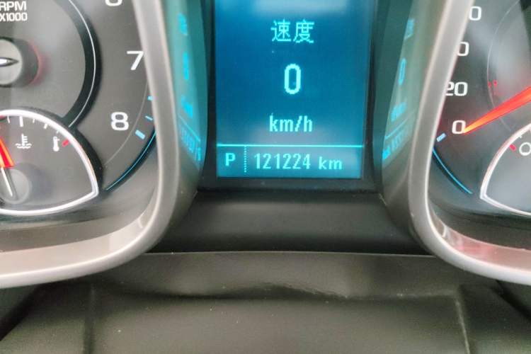 Used Chevrolet Malibu 2014 2.0L Automatic Comfort Edition Odometer Close Up