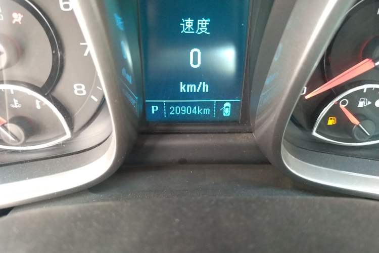 Used Chevrolet Malibu 2014 2.0L Automatic Luxury Edition Odometer Close Up