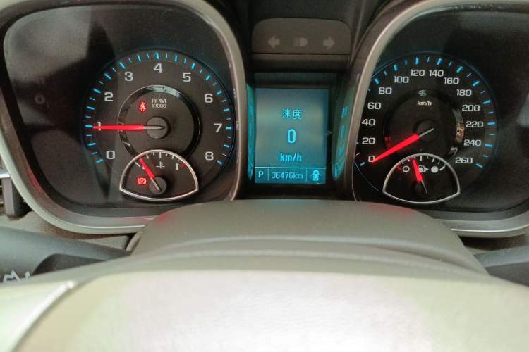 Used Chevrolet Malibu 2014 2.0L Automatic Comfort Edition Odometer Close Up