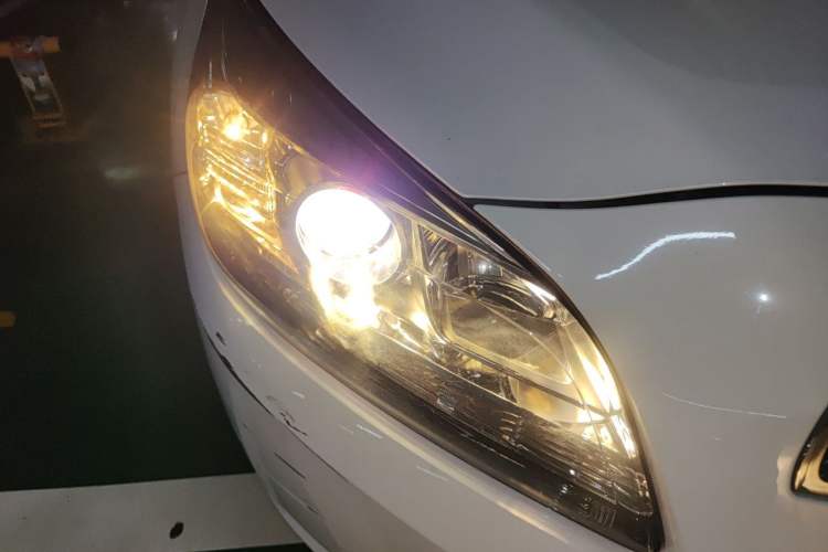 Used Chevrolet Malibu 2014 1.6T Automatic Comfort Edition Right Front Headlight