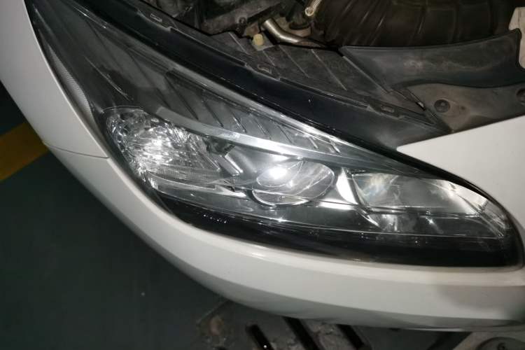 Used Chevrolet Malibu 2014 2.0L Automatic Comfort Edition Right Front Headlight