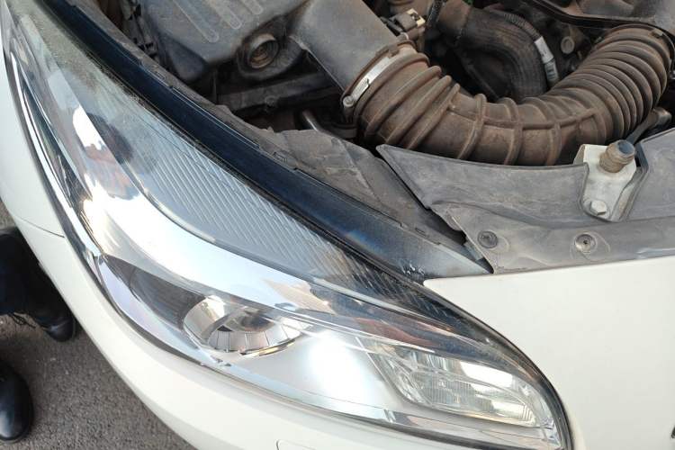 Used Chevrolet Malibu 2014 2.0L Automatic Luxury Edition Right Front Headlight