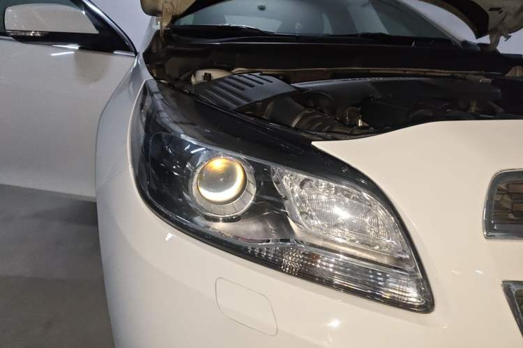 Used Chevrolet Malibu 2014 2.0L Automatic Luxury Edition Right Front Headlight