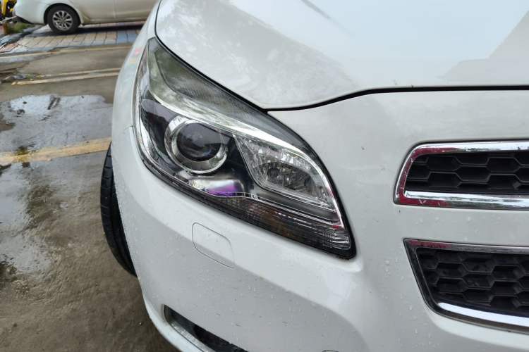 Used Chevrolet Malibu 2014 2.0L Automatic Luxury Edition Right Front Headlight