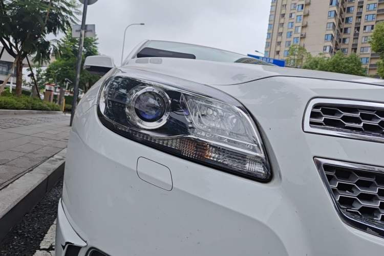 Used Chevrolet Malibu 2014 2.4L Automatic Luxury Edition Right Front Headlight