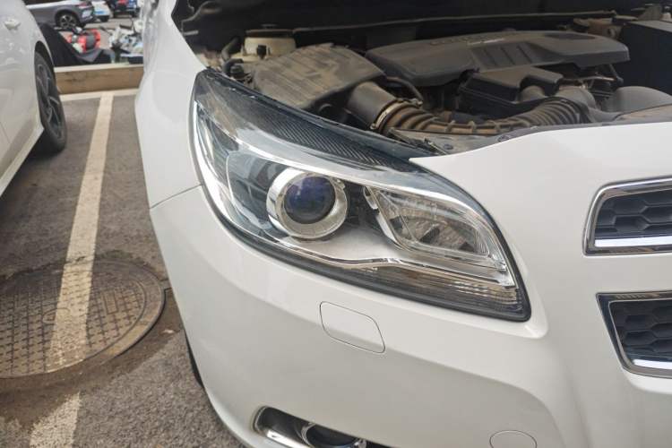 Used Chevrolet Malibu 2014 2.0L Automatic Luxury Edition Right Front Headlight