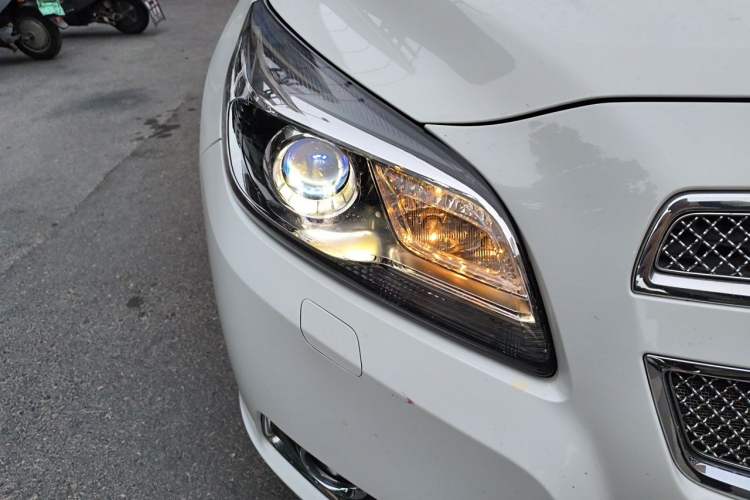 Used Chevrolet Malibu 2014 2.0L Automatic Luxury Edition Right Front Headlight