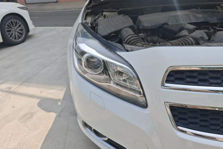 Used Chevrolet Malibu 2014 2.0L Automatic Luxury Edition Right Front Headlight