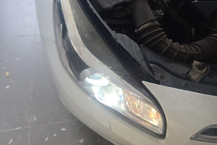 Used Chevrolet Malibu 2014 2.0L Automatic Luxury Edition Right Front Headlight