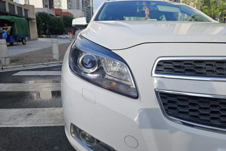 Used Chevrolet Malibu 2014 2.0L Automatic Luxury Edition Right Front Headlight
