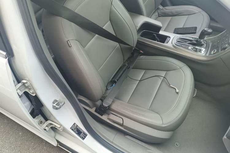 Used Chevrolet Malibu 2014 2.0L Automatic Luxury Edition Right Front Seat