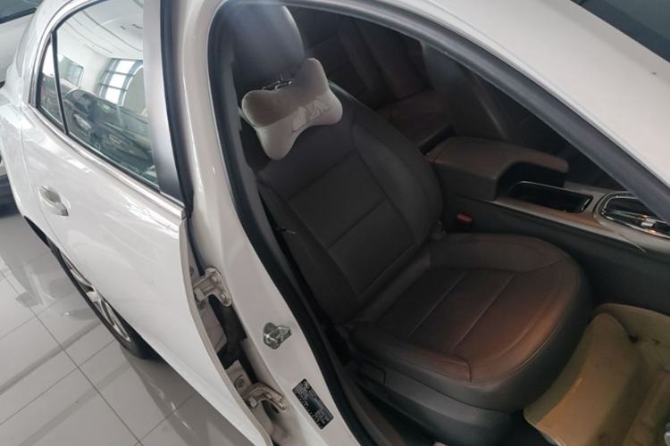 Used Chevrolet Malibu 2014 2.0L Automatic Luxury Edition Right Front Seat