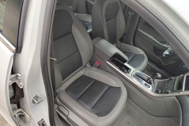 Used Chevrolet Malibu 2014 2.0L Automatic Luxury Edition Right Front Seat