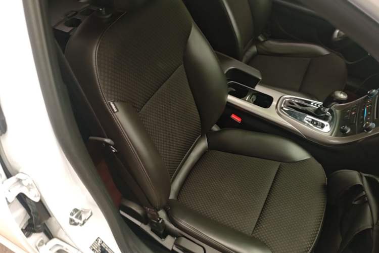 Used Chevrolet Malibu 2014 1.6T Automatic Comfort Edition Right Front Seat