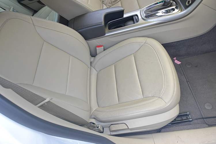 Used Chevrolet Malibu 2014 2.4L Automatic Luxury Edition Right Front Seat