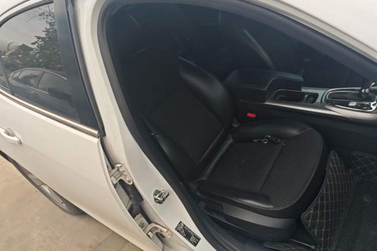Used Chevrolet Malibu 2014 1.6T Automatic Comfort Edition Right Front Seat