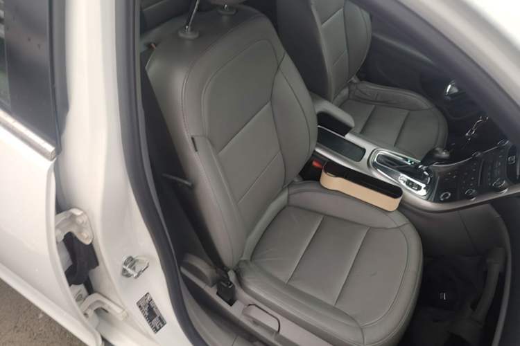 Used Chevrolet Malibu 2014 2.0L Automatic Luxury Edition Right Front Seat