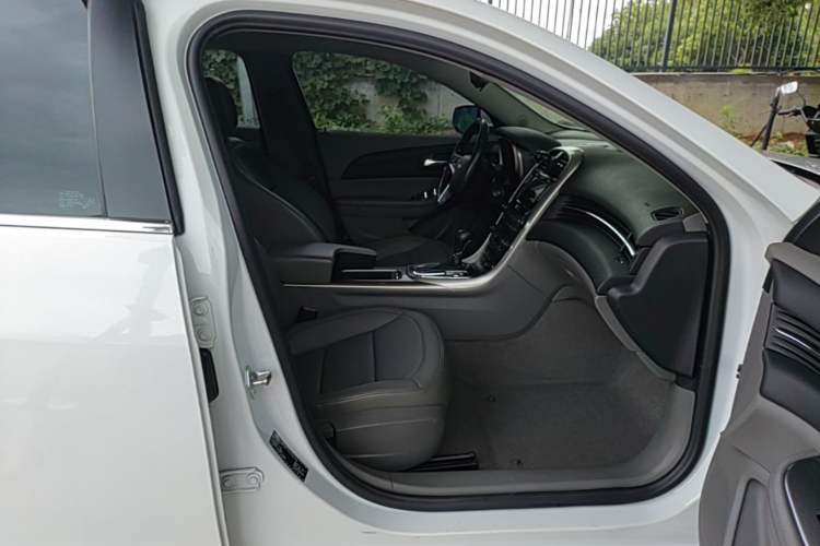 Used Chevrolet Malibu 2014 2.0L Automatic Luxury Edition Right Front Seat