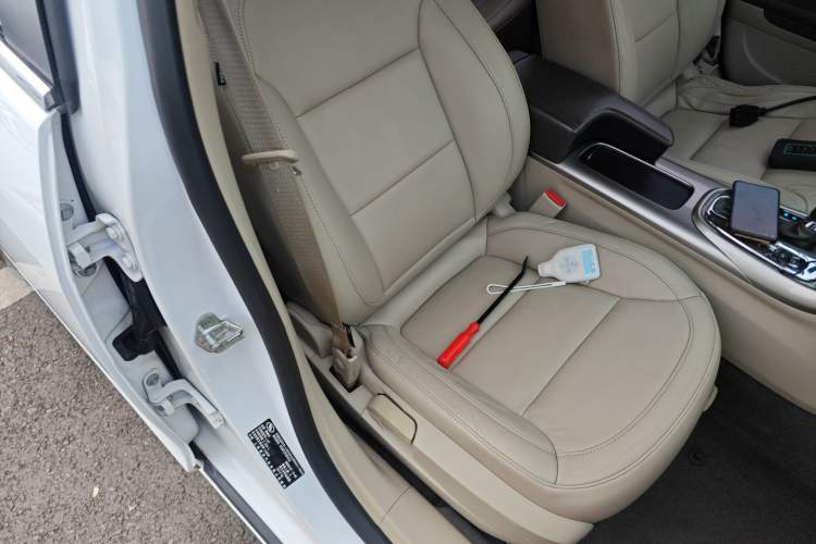 Used Chevrolet Malibu 2014 2.4L Automatic Luxury Edition Right Front Seat