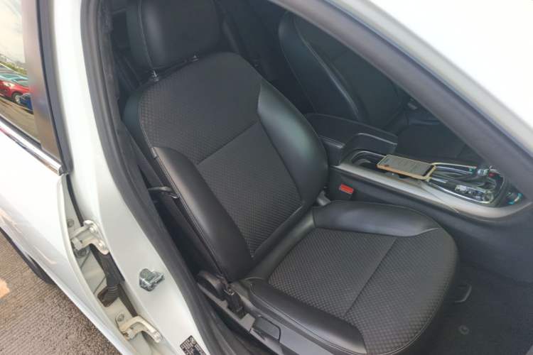 Used Chevrolet Malibu 2014 1.6T Automatic Comfort Edition Right Front Seat