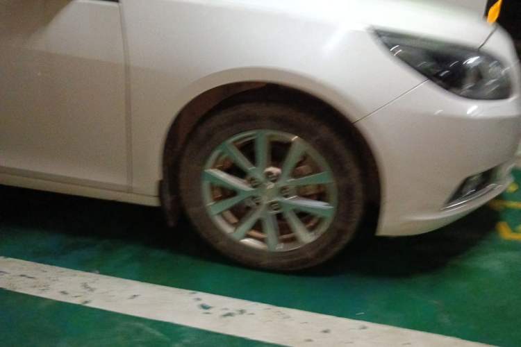 Used Chevrolet Malibu 2014 2.0L Automatic Luxury Edition Right Front Wheel Hub