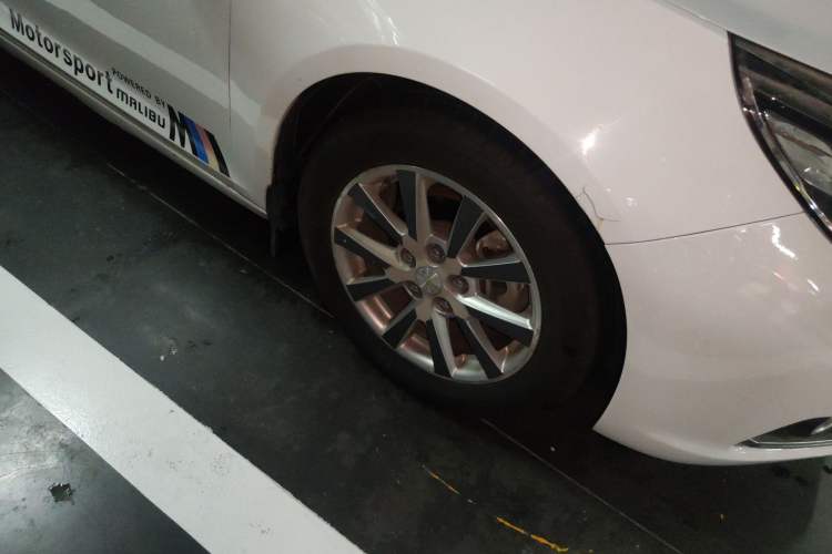 Used Chevrolet Malibu 2014 2.0L Automatic Luxury Edition Right Front Wheel Hub