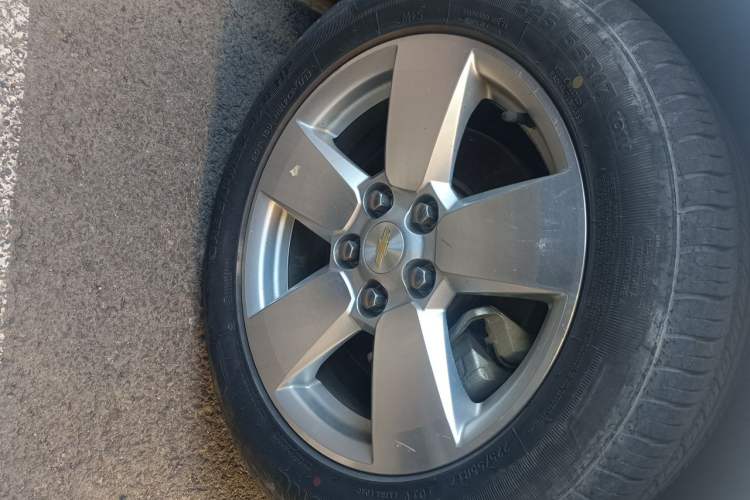 Used Chevrolet Malibu 2014 1.6T Automatic Comfort Edition Right Front Wheel Hub
