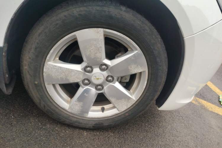 Used Chevrolet Malibu 2014 2.0L Automatic Comfort Edition Right Front Wheel Hub