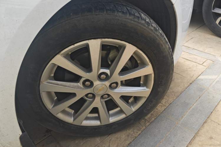 Used Chevrolet Malibu 2014 2.0L Automatic Luxury Edition Right Front Wheel Hub