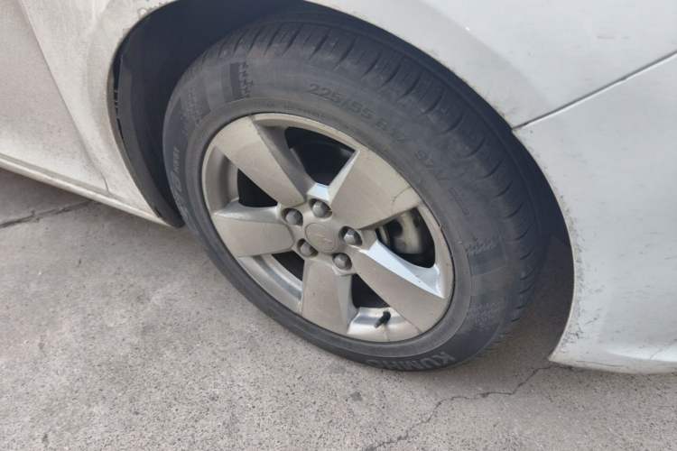Used Chevrolet Malibu 2014 2.0L Automatic Comfort Edition Right Front Wheel Hub