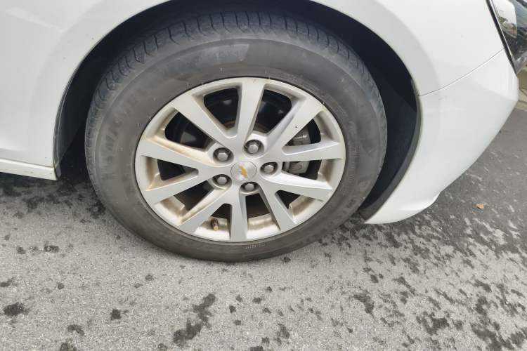 Used Chevrolet Malibu 2014 2.0L Automatic Luxury Edition Right Front Wheel Hub