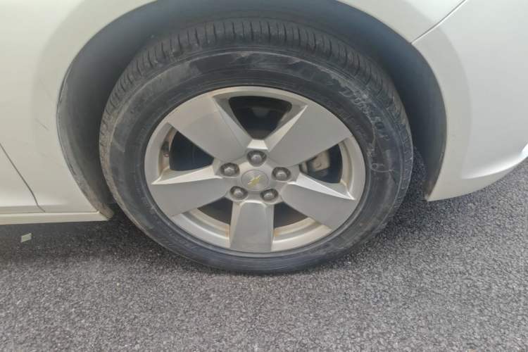 Used Chevrolet Malibu 2014 2.0L Automatic Comfort Edition Right Front Wheel Hub