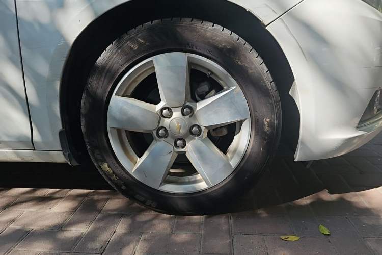 Used Chevrolet Malibu 2014 2.0L Automatic Comfort Edition Right Front Wheel Hub