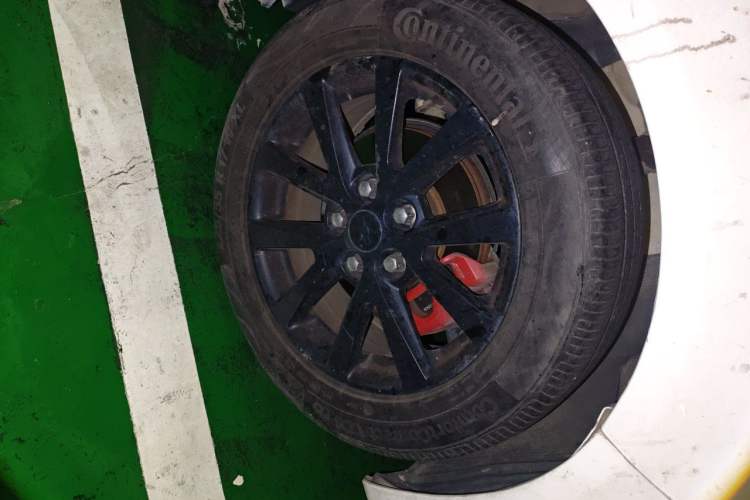 Used Chevrolet Malibu 2014 2.0L Automatic Luxury Edition Right Front Wheel Hub