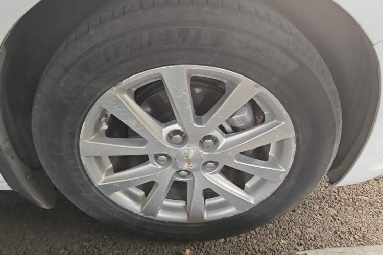 Used Chevrolet Malibu 2014 2.4L Automatic Luxury Edition Right Front Wheel Hub