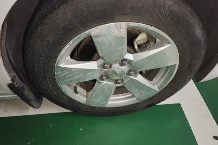 Used Chevrolet Malibu 2014 1.6T Automatic Comfort Edition Right Front Wheel Hub