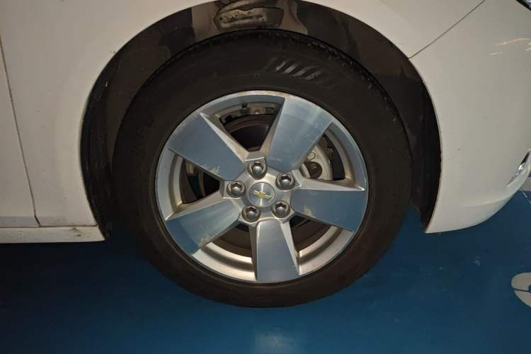 Used Chevrolet Malibu 2014 2.0L Automatic Comfort Edition Right Front Wheel Hub