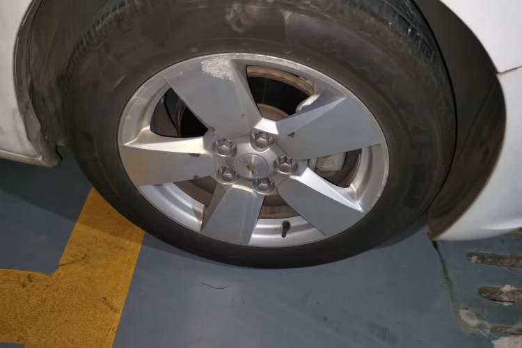 Used Chevrolet Malibu 2014 2.0L Automatic Comfort Edition Right Front Wheel Hub
