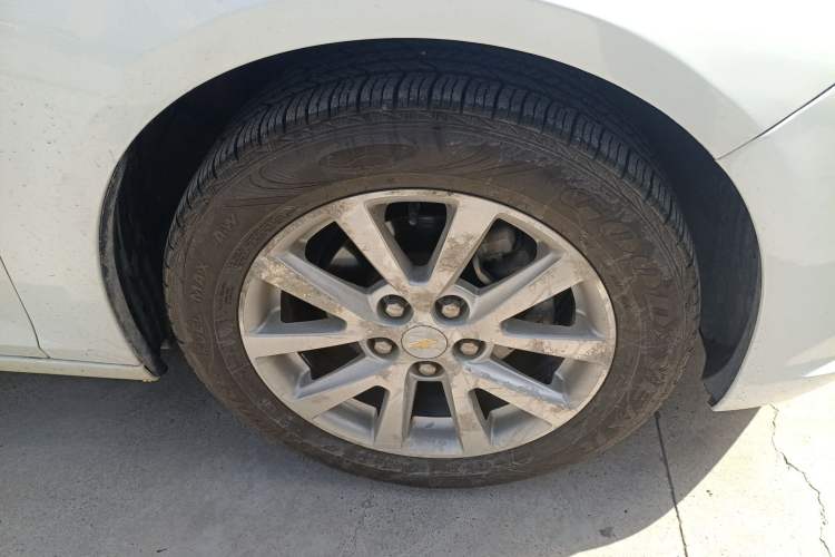 Used Chevrolet Malibu 2014 2.4L Automatic Luxury Edition Right Front Wheel Hub