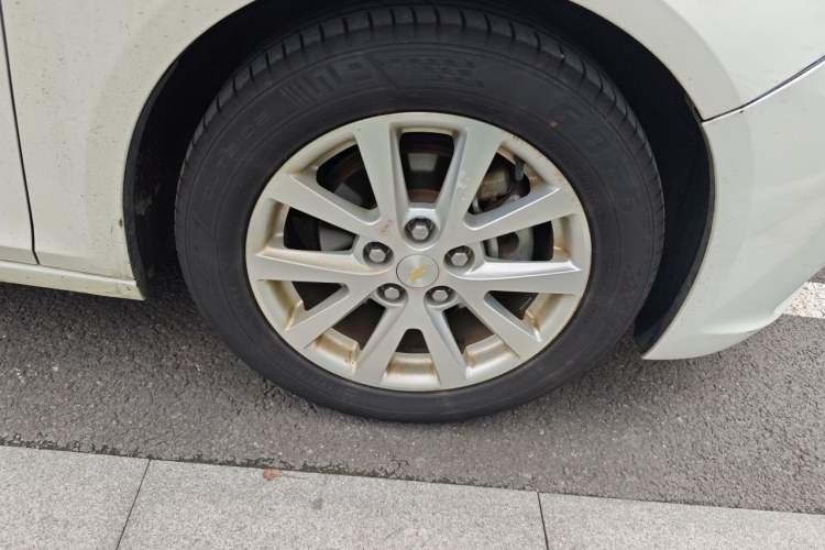 Used Chevrolet Malibu 2014 2.0L Automatic Luxury Edition Right Front Wheel Hub