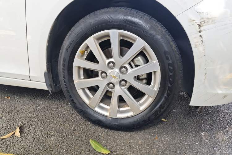 Used Chevrolet Malibu 2014 2.0L Automatic Luxury Edition Right Front Wheel Hub