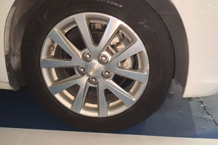 Used Chevrolet Malibu 2014 2.0L Automatic Luxury Edition Right Front Wheel Hub