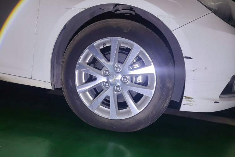 Used Chevrolet Malibu 2014 2.0L Automatic Luxury Edition Right Front Wheel Hub