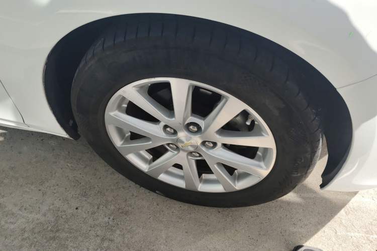 Used Chevrolet Malibu 2014 2.0L Automatic Luxury Edition Right Front Wheel Hub