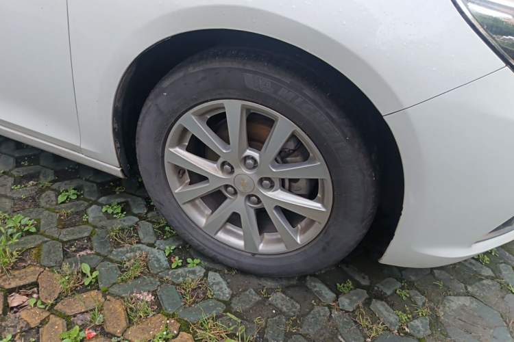 Used Chevrolet Malibu 2014 2.0L Automatic Luxury Edition Right Front Wheel Hub